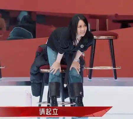 浪姐2那英当队长选人,王鸥表情太笃定,抱大腿的最高境界