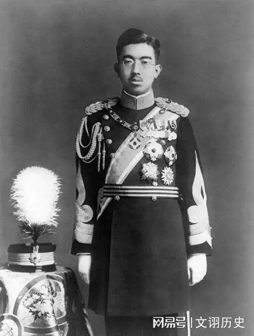 日本投降,裕仁天皇原本也要当成战犯处理,他是如何脱罪的