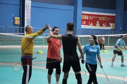 青春创享球场高低回转,创业处处都有新的可能刚好羽见你