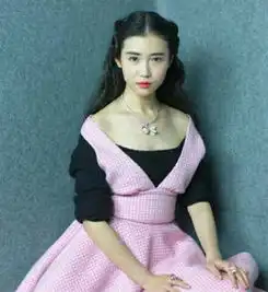 图818见光死的网红女神武大校花艳俗亮相变表情包