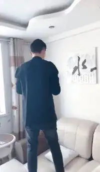 搞笑gif你睡着的时候,大妈都和你自拍好几十回