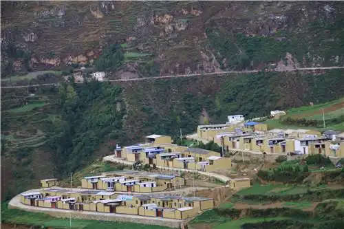 下鲁纳村