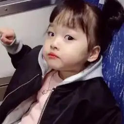 请问有哪位老哥知道这个表情包的小妹妹名字是叫什么我想要原图