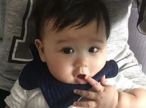 胡杏儿儿子六个月萌照超可爱胡杏儿儿子叫什么