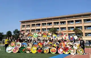 丰翼娃彩绘簸箕喜迎新春佳节