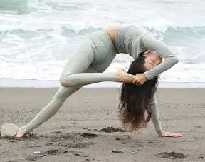看着这些肤白貌美大长腿的妹子....咦你为什么在舔屏文末有惊喜