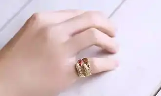 好运来风水晋戴戒指有讲究,戴错招灾损财