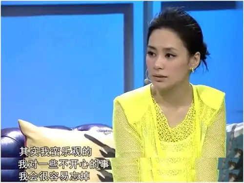 阿娇摔伤真是意外吗从陈冠希到赖弘国,她把正常当成保护色