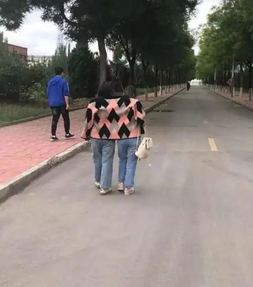 搞笑gif趣图蚊子吸走了我的瘀血这是什么沙雕操作呢