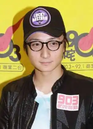 方脸鼻子大下颌角突出的男生适合什么样的发型和眼镜论丑男如何改善面貌不整容的情况下附图