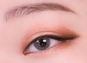 原来把眼影做成唇釉,可以这么美