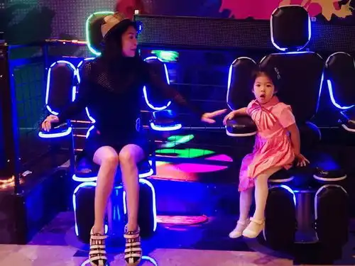 章子怡带女儿看秀,称醒宝颜值会超妈妈,章子怡不服气