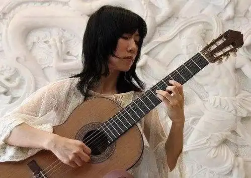 郎朗弹琴弹出表情包,文格洛夫拉琴拉出表情帝,为什么演奏家们的表情都如此丰富