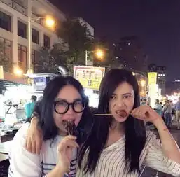 高圆圆街头撸串,女神也是吃货