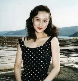网红算什么李连杰妻子才是真的肤白貌美腰子细