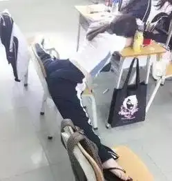 搞笑图片妹子,咱就不能好好的拍一张照片吗