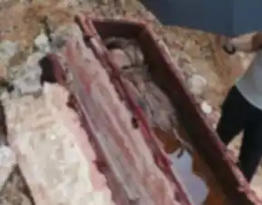 睡前灵异搞笑东莞一工地挖出古墓棺内尸体面容清晰