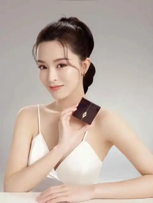 文咏珊穿吊带抹胸长裙太靓丽了肤白貌美性感妩媚