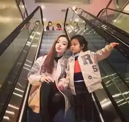 李小璐微博晒自拍,网红既视感又一次被吐槽了