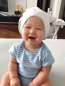 胡杏儿夫妇狂亲儿子变表情包,皮肤这么嫩是怎么做到的