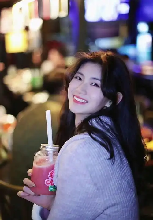 田径女神的另一面夏思凝生活照大曝光,肤白貌美太迷人了