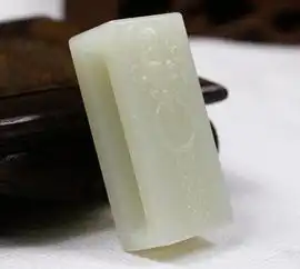 男士的玉腰带扣怎么佩戴和玉大叔聊聊裤带上的玉石扣件历史都有什么佩戴讲究