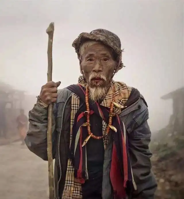 清朝的乞丐有一招叫武讨,竟用鞋底子抽自己肋条,这是怎么办到的