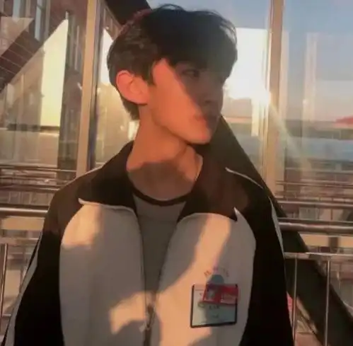 满眼都是你的男孩子,会经常给你发这3句话,直男过于真实