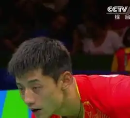 半边脸没睡醒张继科莫文蔚合影眼睁不开