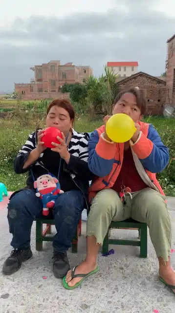 是谁扎我气球这里又没有人,好奇怪哦