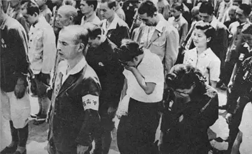 1945年,裕仁天皇宣布投降时,7000万日本人在做什么照片不会说谎
