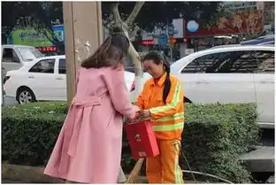 暖心95后乐山美女化身最美圣诞老人全城送礼物