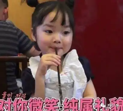 特别火的表情包小女孩长大