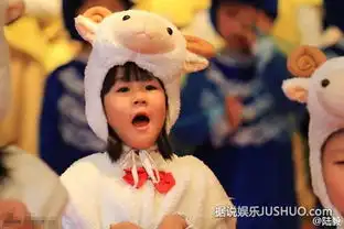 陆毅晒贝儿幼儿园演出照扮演小绵羊萌翻