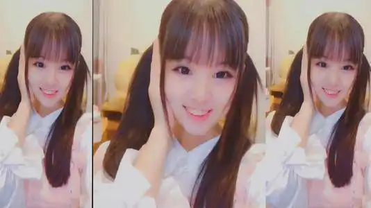 同样穿lolit的小姐姐,火线妹靠魔性表情包大火,而他凭借装扮