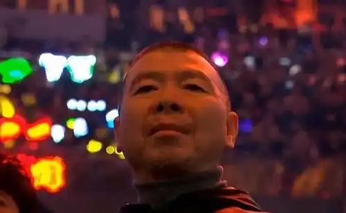 表情导演齐聚微博之夜周星驰送礼物,张艺谋站c位,冯小刚打酱油表情