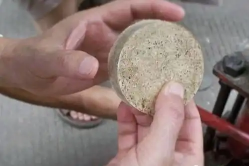 冬钓诱鱼太慢,二十年老钓手强烈推荐,这窝料简单又实用,一试就灵