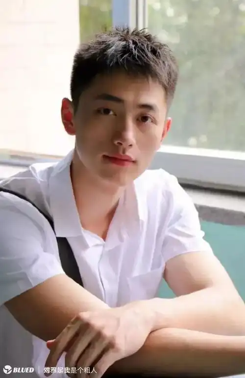 天菜帅哥小鲜肉,真的太优秀了腐女同志们快收藏起来欣赏吧