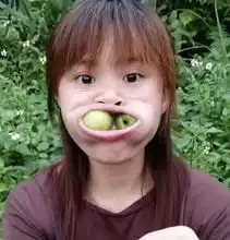 真人版吉吉国王走红网络,因吃相太丑被追捧,生活照却美哭了