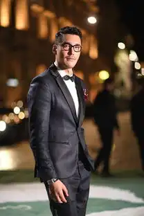 胡兵着环保礼服亮相绿毯盛典传递环保时尚新态度