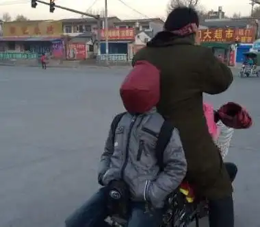 搞笑图片师傅你除了理发还兼职治牙疼啊