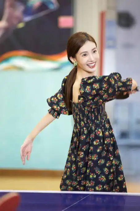 张继科手把手教金晨打乒乓球,撩得金晨一脸娇羞,不愧是奥运冠军