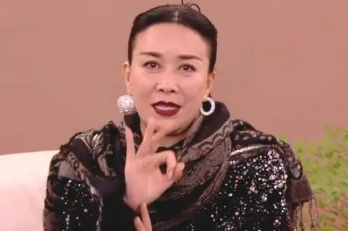 那英喜获2024歌王称号,煽情有一手遭网友吐槽众星表情太到位了