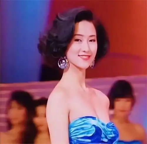 翁虹女儿小水晶实在太惊艳了,她的美貌和气质都让人无法释怀