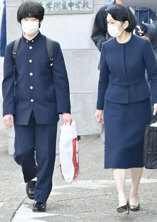 日本未来天皇从小被包装成神童,17岁读高三,满分1000分考20分