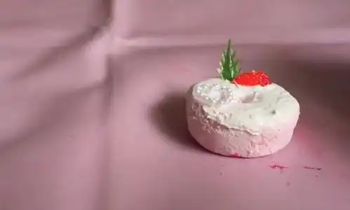 草莓甜甜圈的制作过程