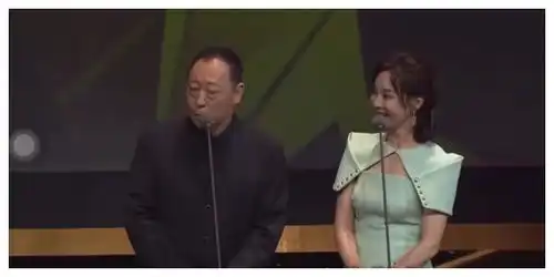 倪大红颁奖犯困,需要来一杯手磨咖啡吗