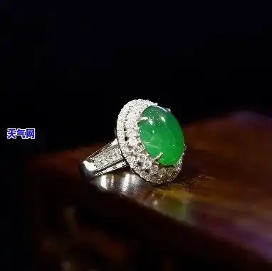 戒指壁镶翡翠好吗女士戴选择与搭配翡翠戒指的技巧与建议