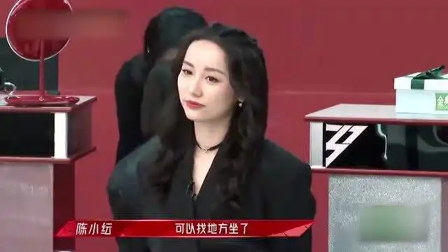 吉克穿着清凉引围观,杨钰莹惊讶夏天来了,谁看到那英的表情