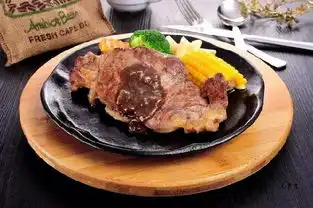 月卖8000份牛排,食客说一进这家店就被搞大肚子
